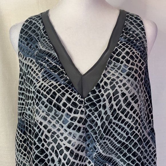 Banana Republic Factory Snakeskin V Neck Sleeveless Top - Picture 4 of 12